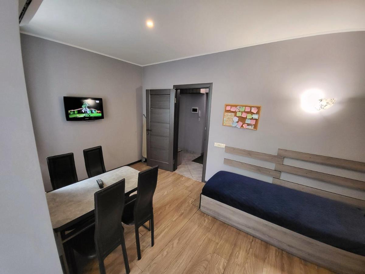 Like On Zaliznychna 3 Apartment